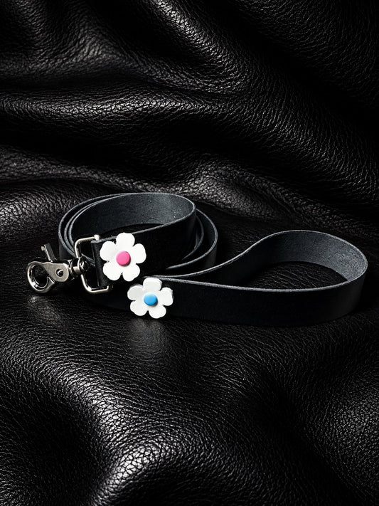 Daisy Leather Leash product image (1)